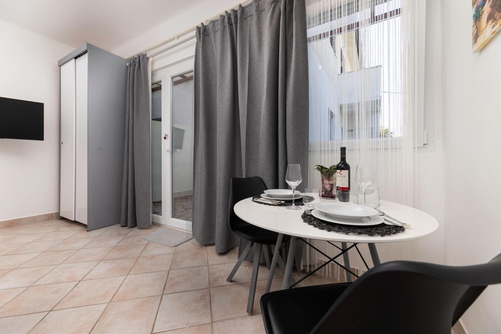 Apartments Lacrima Šilo Екстериор снимка