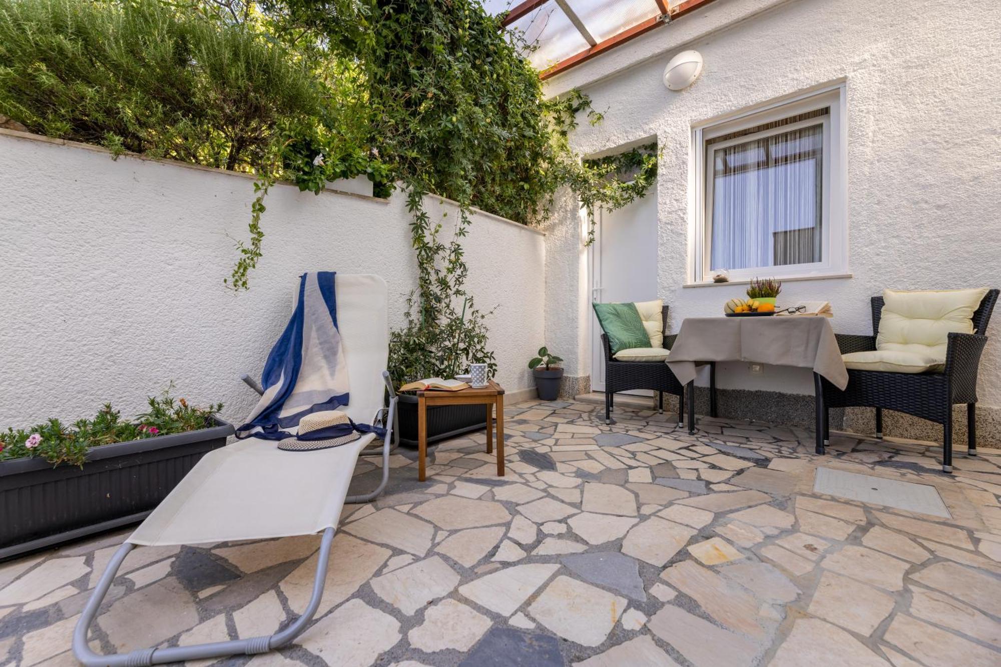 Apartments Lacrima Šilo Екстериор снимка