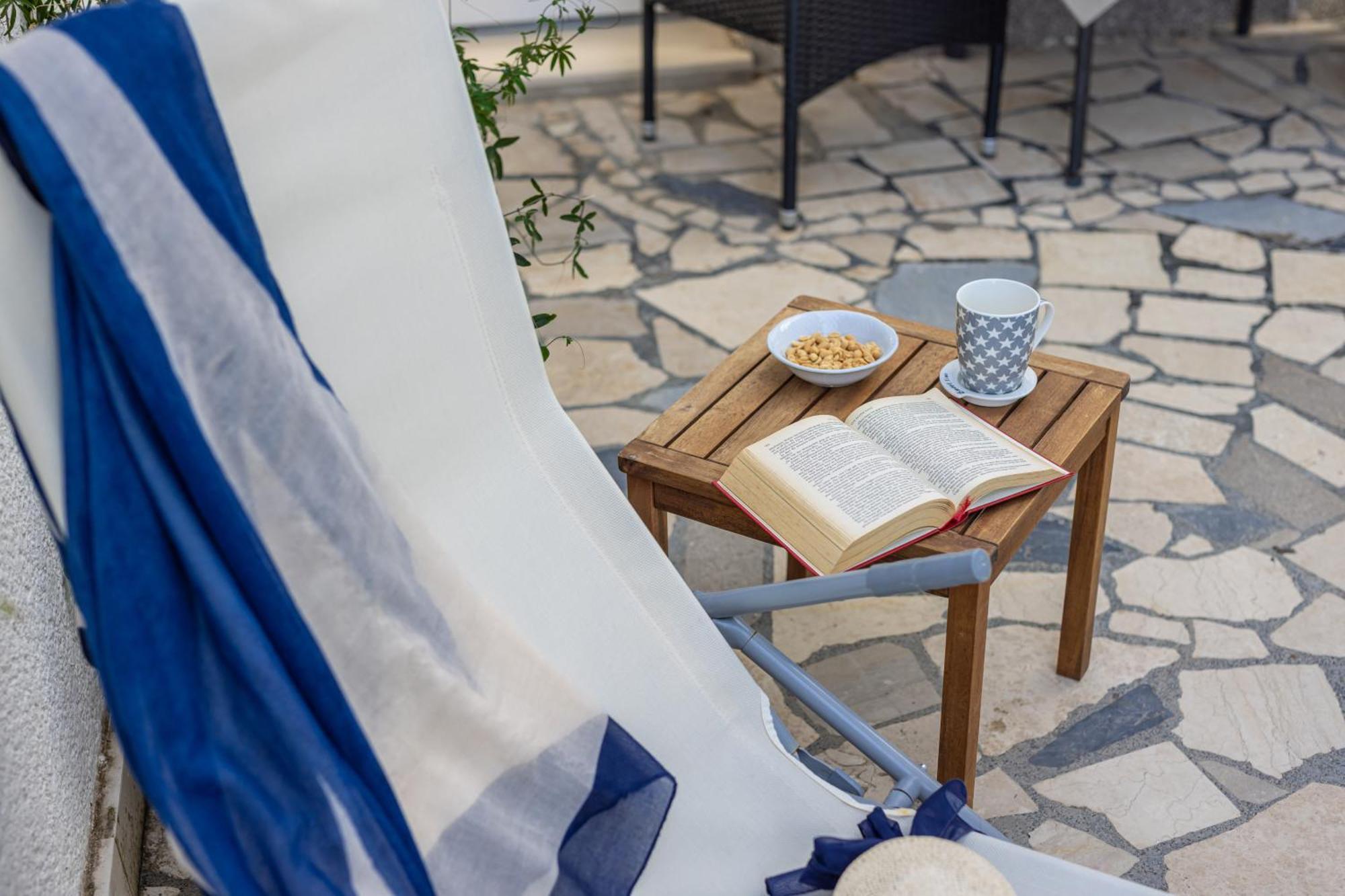 Apartments Lacrima Šilo Екстериор снимка