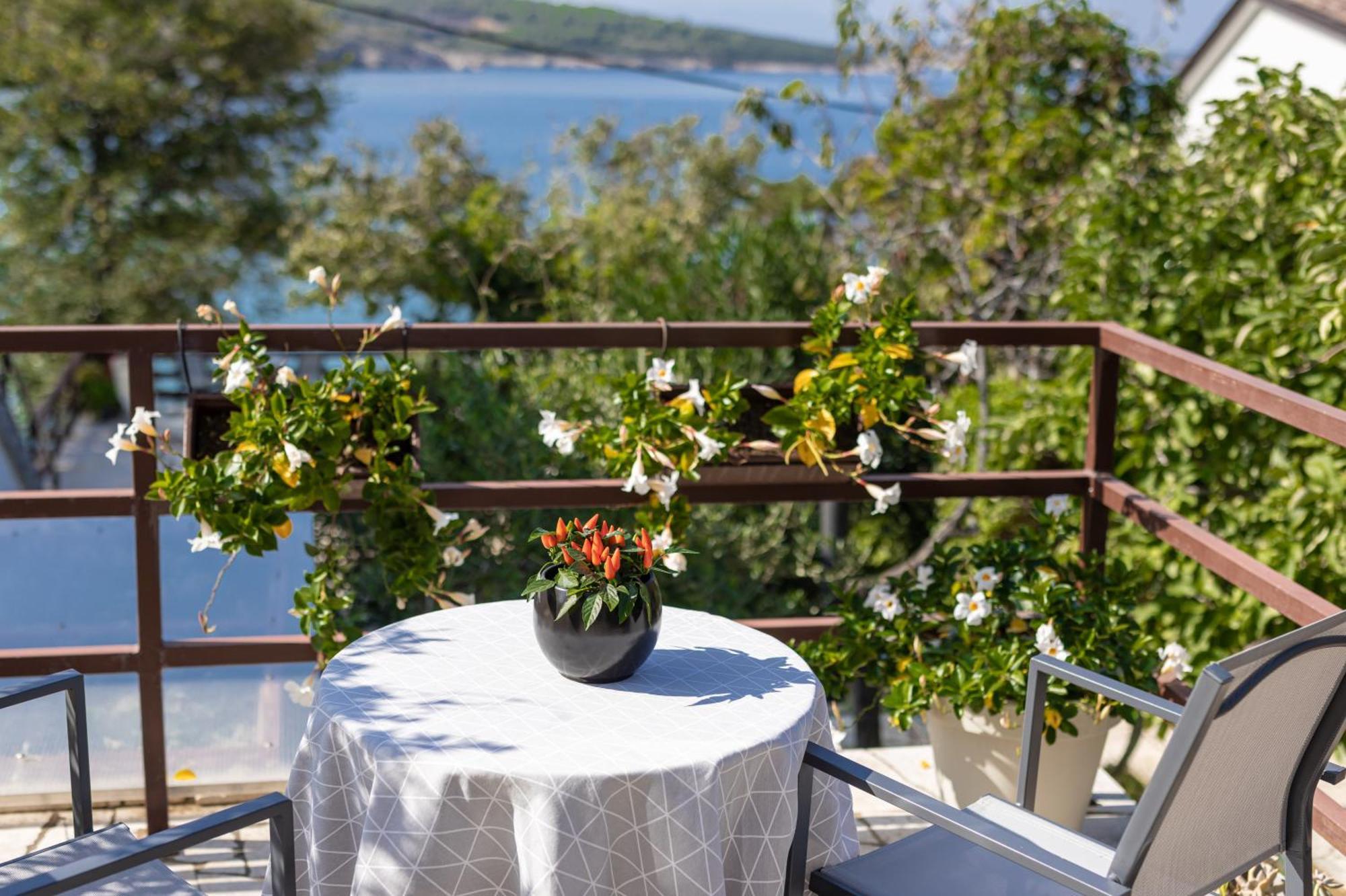 Apartments Lacrima Šilo Екстериор снимка