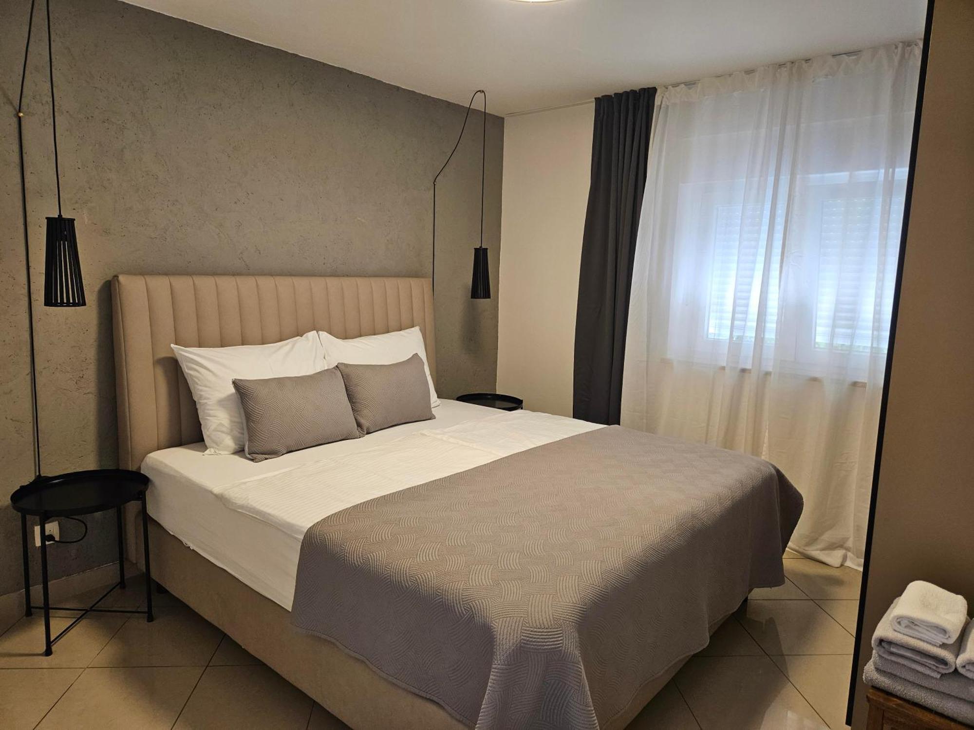 Apartments Lacrima Šilo Екстериор снимка